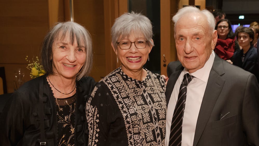 Doreen Gehry Nelson, Berta Gehry, and Frank Gehry. Photo by Peter Adamik