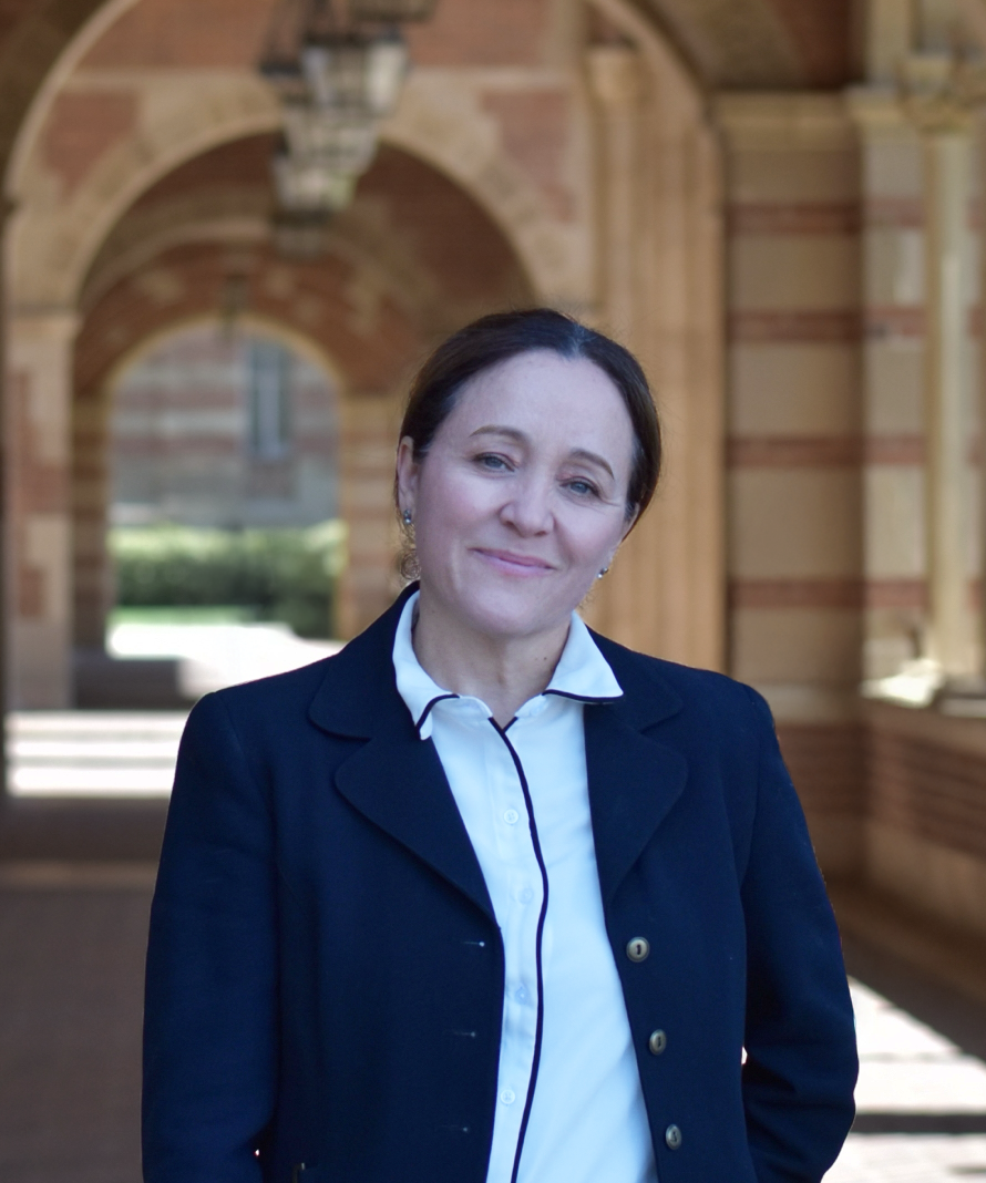 Lucrecia Santibanez headshot