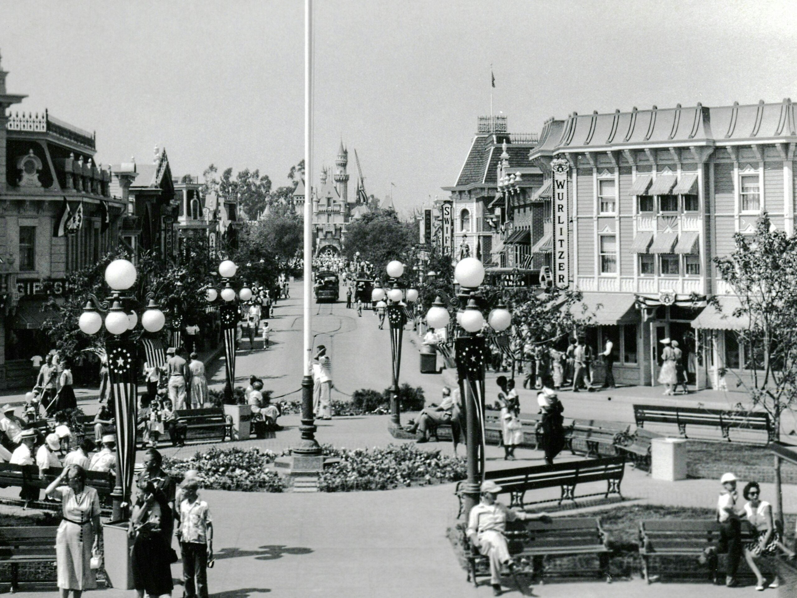 Disneyland Main St