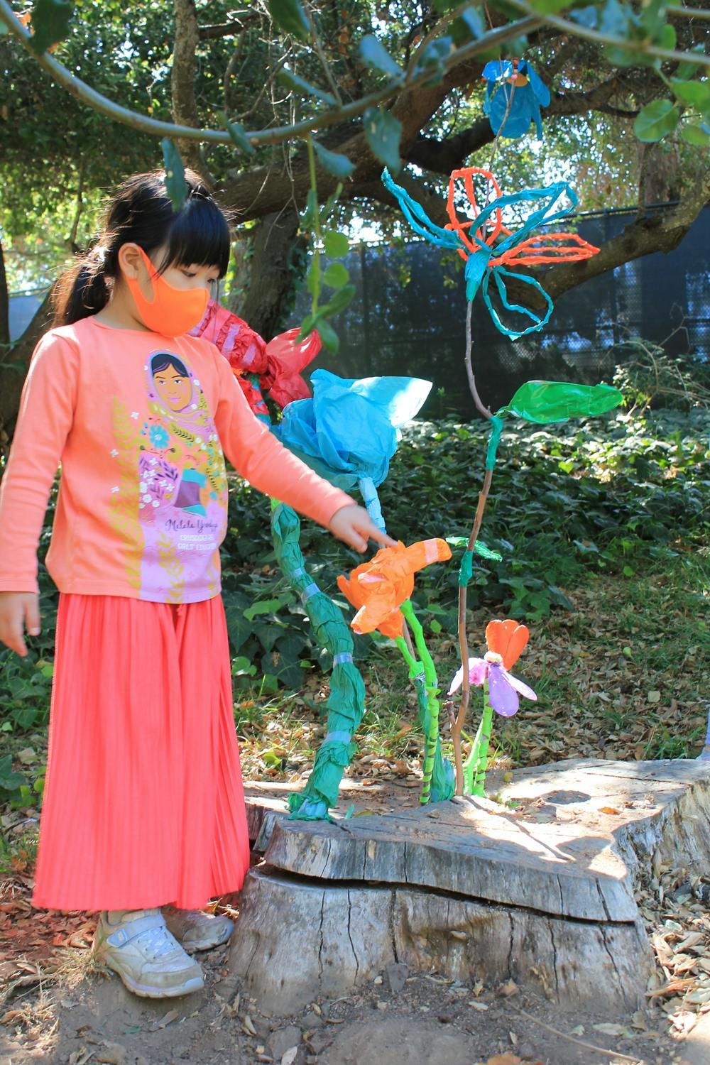 Student at UCLA Lab School  looks at flower sculpture