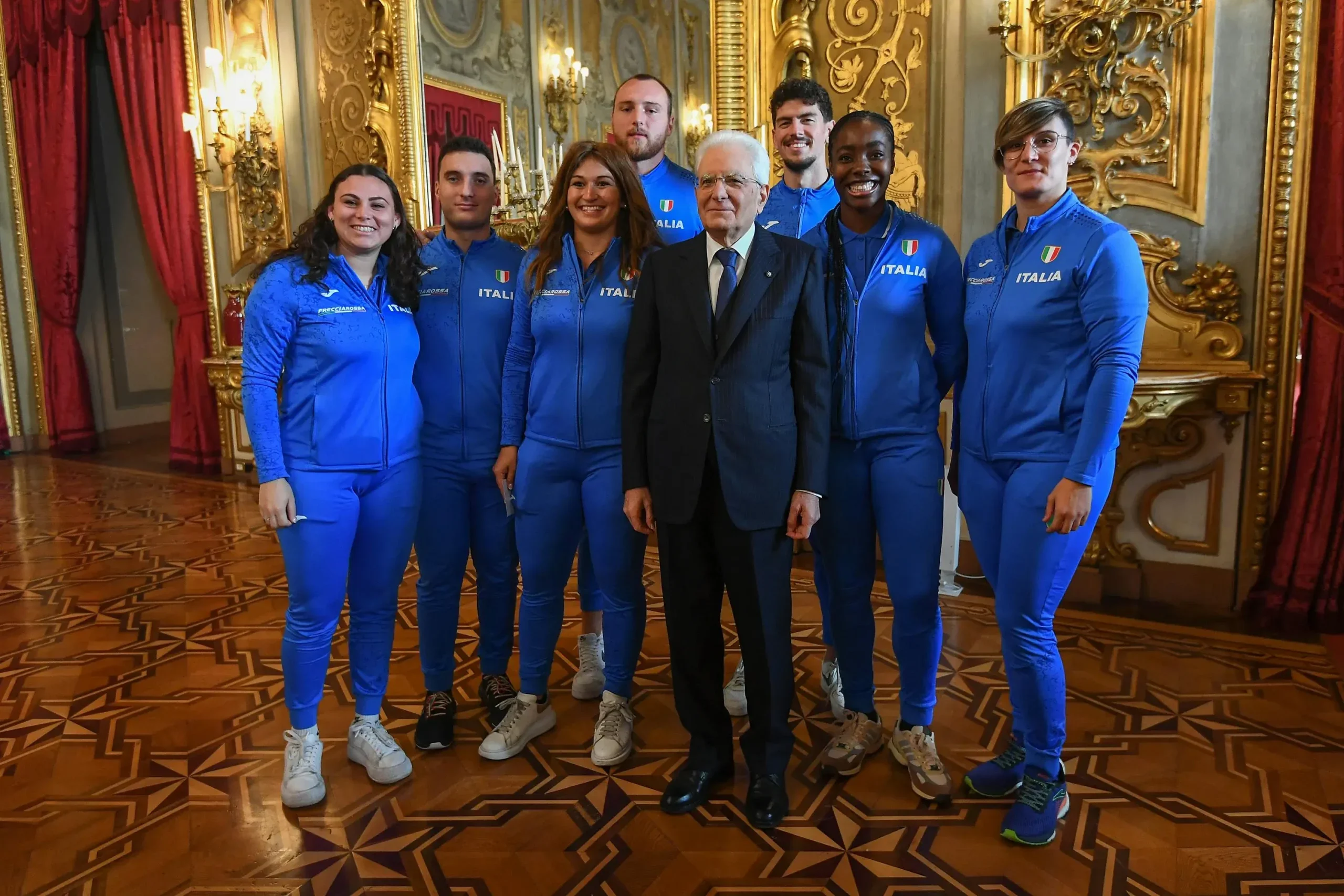 Federica Botter poses with teammates and Italian President