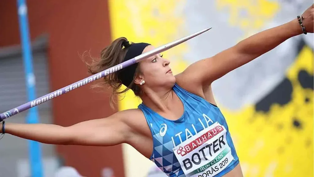 Federica Botter throws the javelin