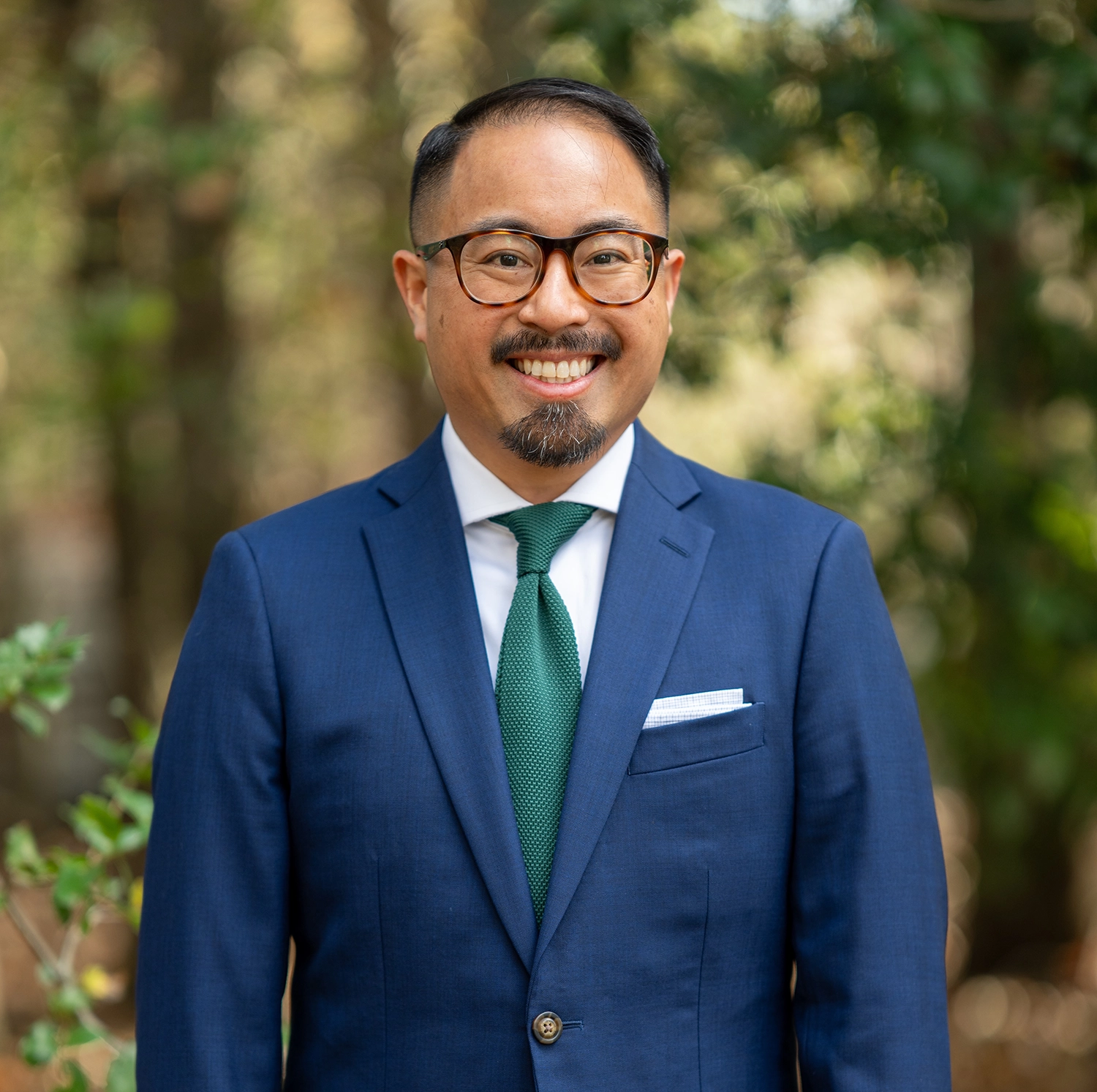 Mike Hoa Ngyen headshot