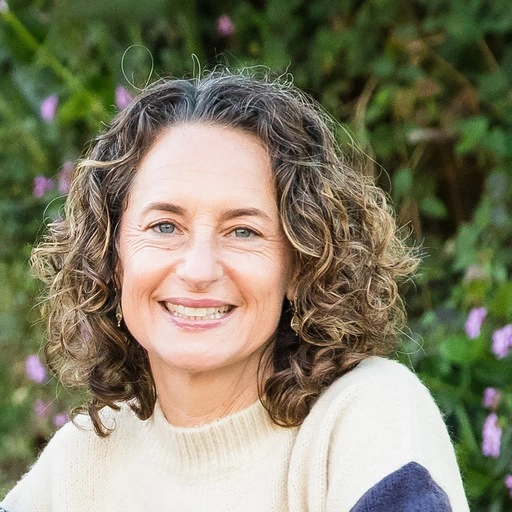 Julie Flapan headshot